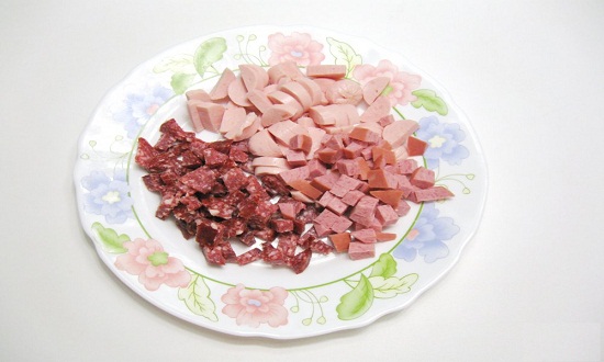  Смачна збірна солянка за класичними рецептами з мясом і ковбасою