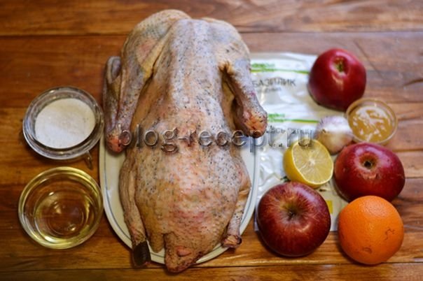 829d2347f63bab4a9d9f4dd4bdb18e0c Як приготувати в духовці качку, фаршировану яблуками (рецепт з фото)