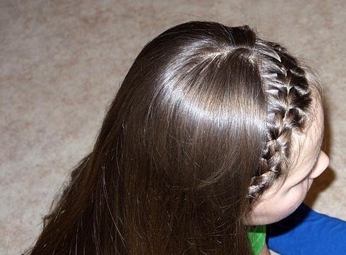 bee42bf8290a4d381a2941a294923884 Вечірня зачіска для дівчинки на середні і довгі волосся своїми руками з фото і відео
