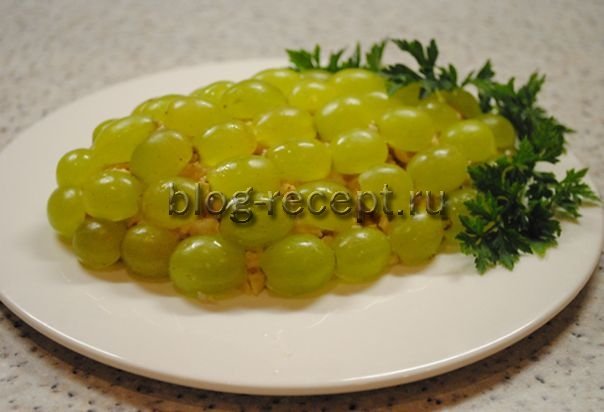 bff98e37c8693972bd620d8dd1bfd69e 4 рецепту салату «Тіффані» з куркою, виноградом і...