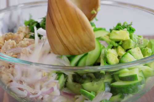  Салат з консервованим тунцем і авокадо — дуже смачні рецепти