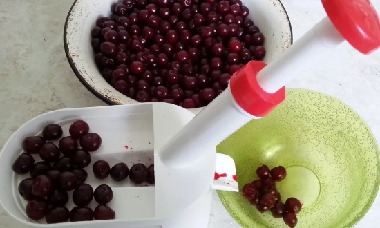  Як приготувати вареники з вишнею — прості домашні рецепти