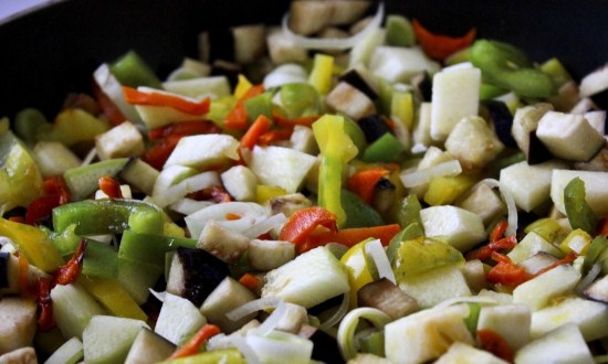  Курка запечена з овочами в духовці — 8 рецептів смачної страви