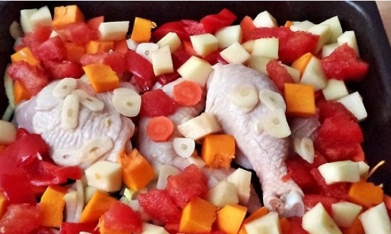  Курка запечена з овочами в духовці — 8 рецептів смачної страви
