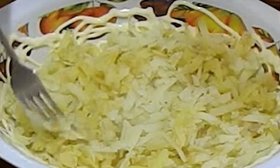  Салат з копченої курячої грудки простий і смачний рецепт