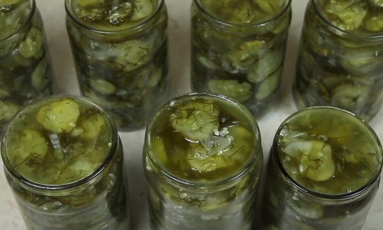  Салат з огірків на зиму з цибулею і олією
