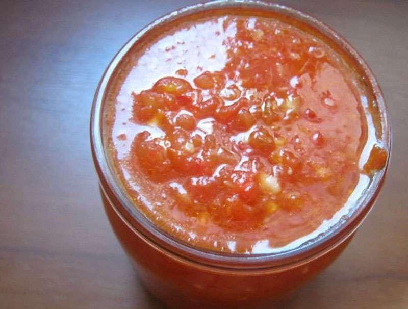 adzhika iz pomidor i chesnoka na zimu: recept prigotovleniya96 Аджика з помідор і часнику на зиму: рецепт приготування