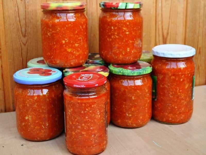 adzhika iz pomidor i chesnoka na zimu: recept prigotovleniya98 Аджика з помідор і часнику на зиму: рецепт приготування