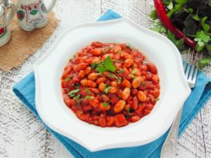 fasol v tomatnom souse  v tomate : recept na zimu114 Квасоля в томатному соусі (в томаті): рецепт на зиму