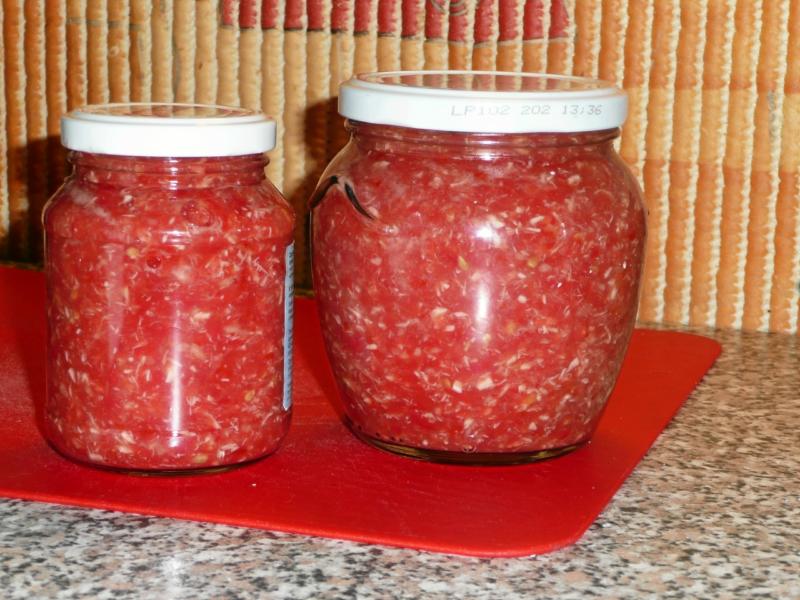 khrenovina s pomidorami i chesnokom: kak prigotovit khrenoder s pomidorami na zimu83 Чортівня з помідорами і часником: як приготувати хренодер з помідорами на зиму