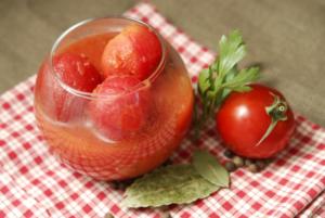 pomidory v sobstvennom soku na zimu: recepty prigotovleniya42 Помідори у власному соку на зиму: рецепти приготування