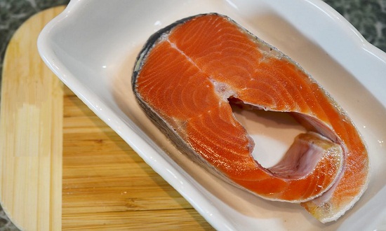  Як приготувати лосось в духовці, щоб риба була соковитою і мякою