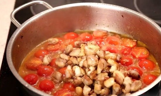  Курка смажена на сковороді шматочками — прості рецепти смачних страв з куркою