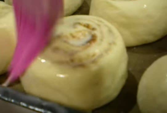510750bd148c7719c4cd7afd3decbedb Солодкі булочки з дріжджового тіста в духовці. 5 рецептів приготування в домашніх умовах