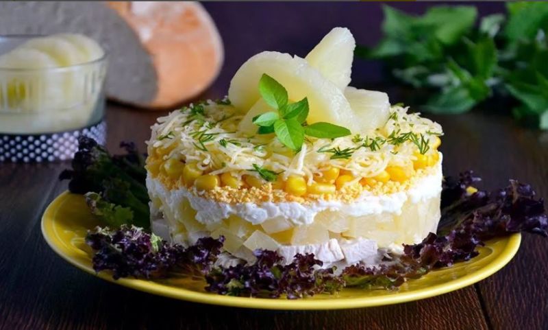 69eaedda2c2d1e9065ba5033907efd3e Салат з куркою і ананасами — 6 класичних рецепта дуже смачного салату