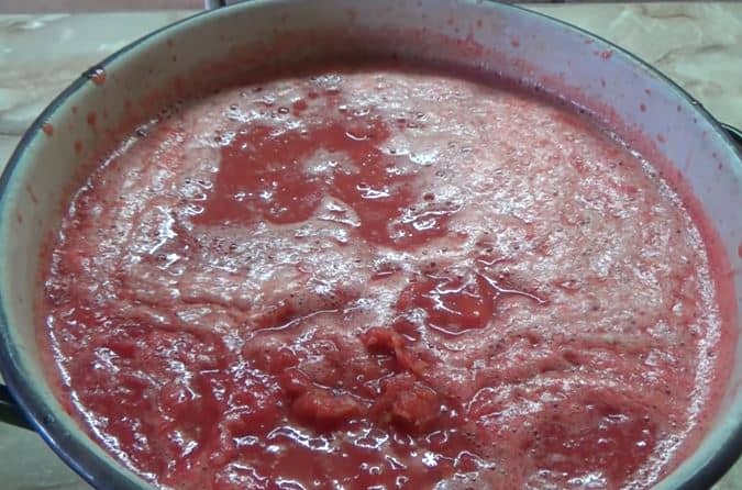 75941ee0abec3fe4c5d64bbd1008c8cb Томатний сік у домашніх умовах — як приготувати дуже смачний сік з помідорів на зиму