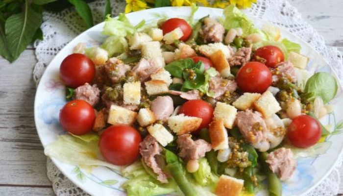  Дуже смачний салат з квасолею та сухариками — рецепти з і свіжої консервованої квасолею