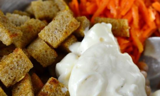  Дуже смачний салат з квасолею та сухариками — рецепти з і свіжої консервованої квасолею