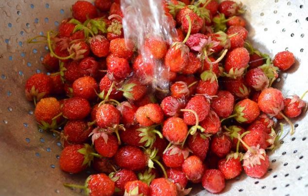a45b3ffd194c795aea88b8984388ac41 Варення з лісової ягоди (суниці, полуниці) на зиму. 5 класичних рецептів, щоб ягоди були цілими