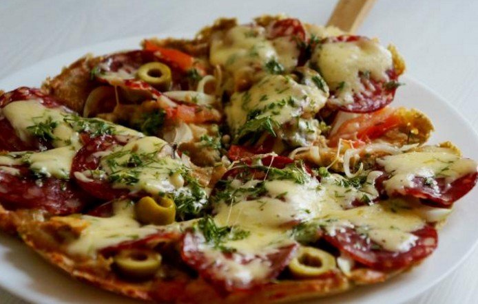 d87d384ad499bb0a70f2e9a010d890e4 Піца на сковороді — швидкі рецепти піци за 10 хвилин