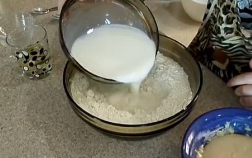dd700d59a42fb2903581fab32bb3d919 Дріжджове тісто на молоці, як пух. 5 смачних і простих рецептів на пироги