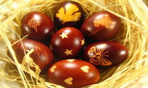 e5106665be9af6c8a1ff298ab87abf87 Прикрашаємо (фарбуємо) яйця на Великдень. 12 способів фарбування в домашніх умовах