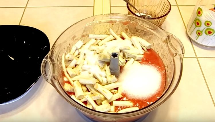 e98cb69ea0d1952428f081b7237da180 Гострий соус з помідор без варіння на зиму. 7 класичних рецептів приготування хренодера з хріном