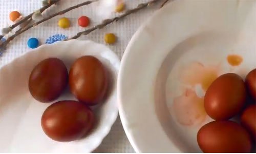 ee469ea8161d7d581e2756214ae0dcb9 Прикрашаємо (фарбуємо) яйця на Великдень. 12 способів фарбування в домашніх умовах