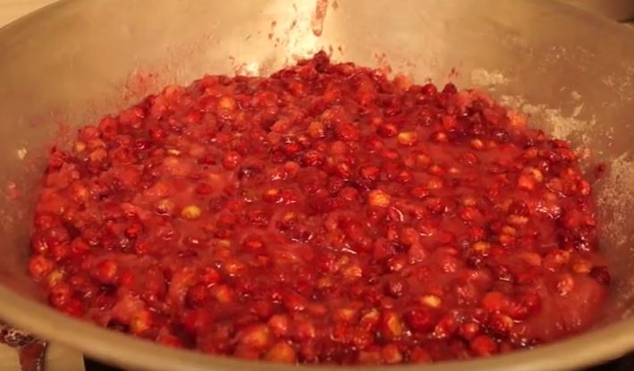 f76eedf39e1d12a98a3c9848497d212c Варення з лісової ягоди (суниці, полуниці) на зиму. 5 класичних рецептів, щоб ягоди були цілими