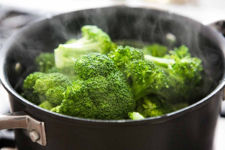 poleznyjj sup pyure iz brokkoli so slivkami: ingredienty i prigotovlenie44 Корисний суп пюре з брокколі з вершками: інгредієнти і приготування