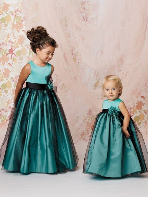 samye krasivye novogodnie platya dlya devochek: foto idei244 Найкрасивіші новорічні сукні для дівчаток: фото ідеї