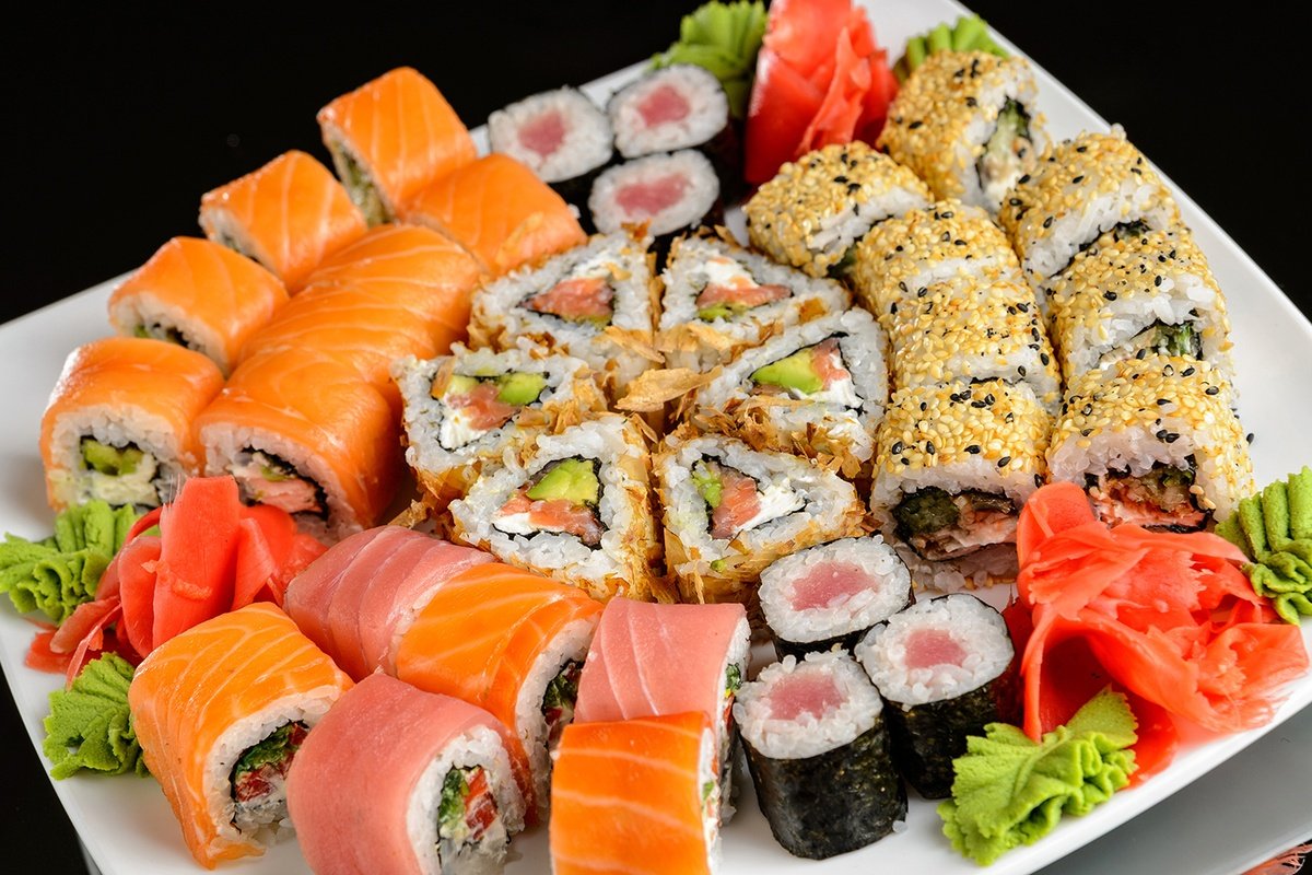 Фото вкусных ролл. Вкусные роллы. Красивые наборы роллов. Самые вкусные суши. Вкусные роллы и суши.