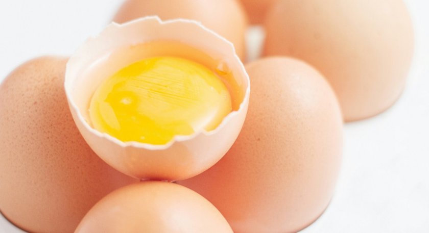 128dd1ac460531f54f00290c2c231ec4 Скільки грамів важить куряче яйце без шкарлупи, сире, варене вкруту і некруто, вага жовтка і білка, значення за категоріями