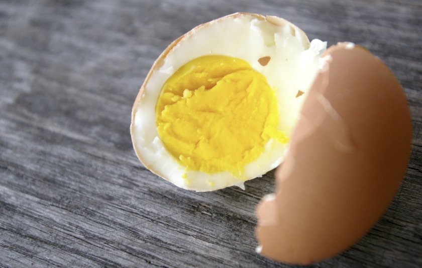 a1a5bc27b99baea63a6e0115e7b16b3c Скільки білка в курячому яйці: скільки важить, вміст протеїну (білка), калорій, вуглеводів в сирому, вареному і смаженому вигляді