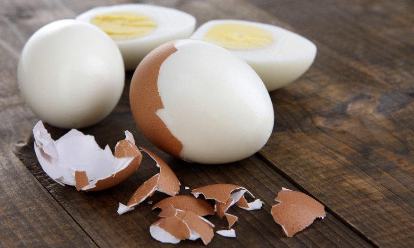 b98de6ab705e8d3b74b631a8d2124b19 Скільки білка в курячому яйці: скільки важить, вміст протеїну (білка), калорій, вуглеводів в сирому, вареному і смаженому вигляді