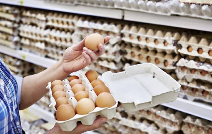 dae53434a4a725edf685726f71efedb4 Скільки білка в курячому яйці: скільки важить, вміст протеїну (білка), калорій, вуглеводів в сирому, вареному і смаженому вигляді
