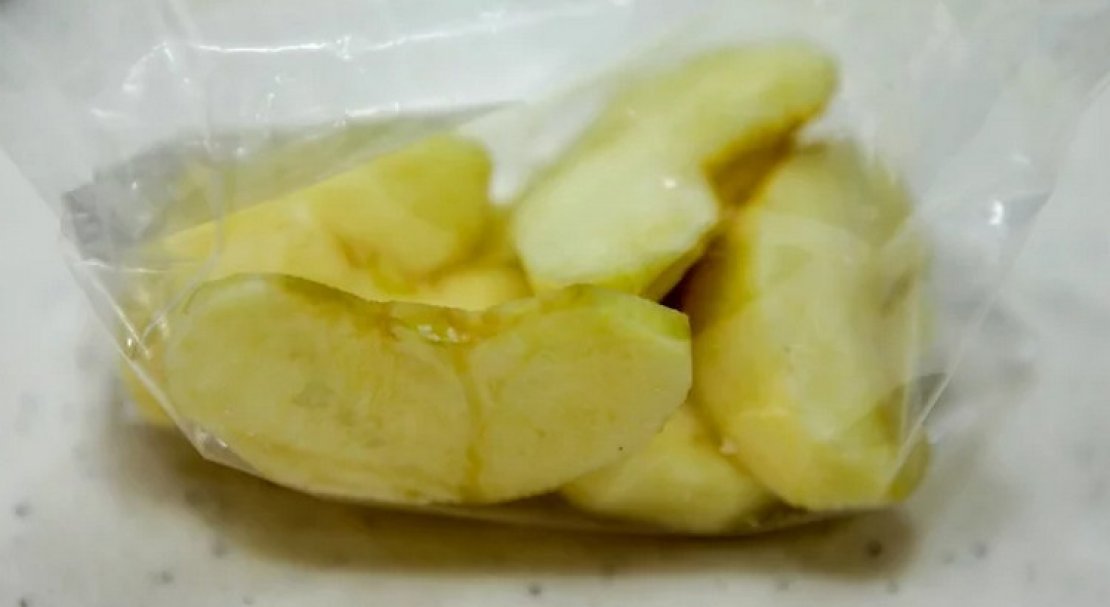 106d645fed29c887d4aa83e023c44857 Чи можна заморожувати яблука в морозилці: особливості і способи заморожування яблук на зиму, терміни зберігання