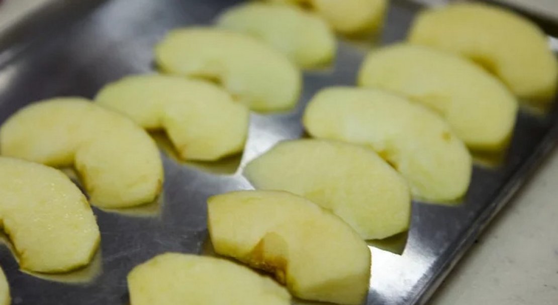 4c7bf1dcb737b26a7cdc8f78235e8d9b Чи можна заморожувати яблука в морозилці: особливості і способи заморожування яблук на зиму, терміни зберігання