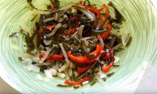 4bcc4c56d9817aa3d13927381dbb8e16 Дуже смачний салат з морської капусти в домашніх умовах — 8 рецептів приготування