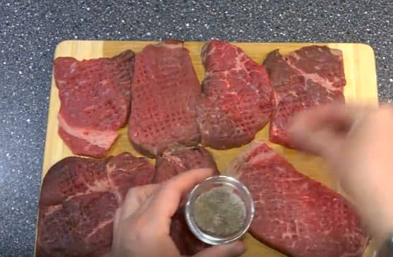81ef231ccc1f1676cc06a91d7ef01c52 Відбивні з яловичини: як приготувати яловичі відбивні, щоб були мякі і соковиті