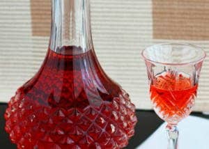  Домашнє вино з старого варення: простий рецепт приготування