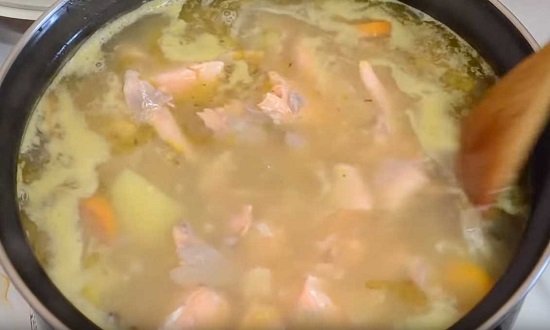 aebe10308c19b6a3cc501651e3eb0374 Як приготувати рибний суп з сьомги — прості і смачні рецепти з картоплею