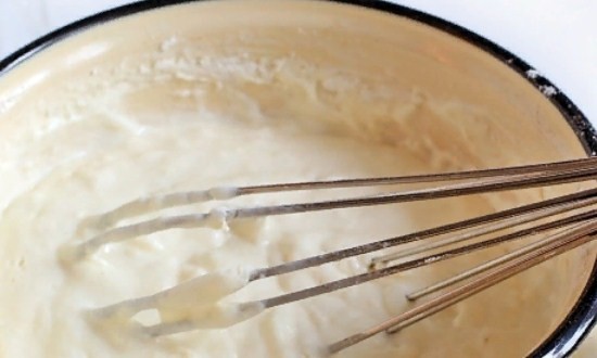  Товсті, пишні млинці на кефірі — рецепти ніжних, повітряних млинців