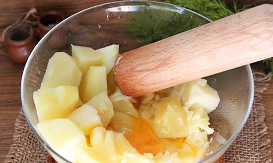  Картопляні зрази з фаршем в духовці на сковороді — прості рецепти приготування