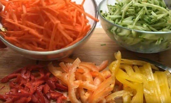 e8f03b071a952fe954526c2d41ee74b2 Рецепт салату з фунчози з овочами — готуємо дуже смачно в домашніх умовах