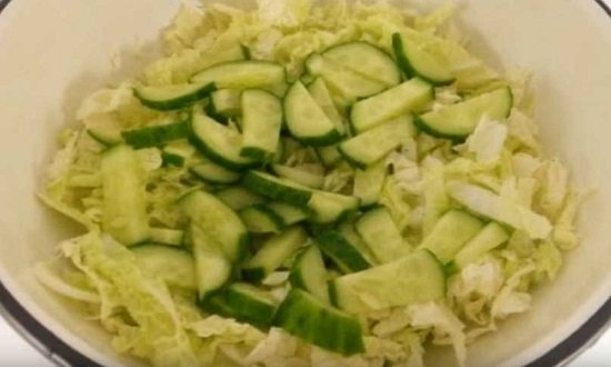 0773c6d2855170fa48fec8704047525b Як швидко приготувати весняний салат зі свіжої капусти з редисом