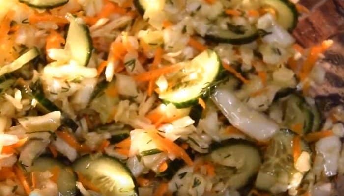 160881dcad3506ca875e5e8a0a14eecd Весняний салат з капусти і моркви — швидкі і смачні рецепти приготування