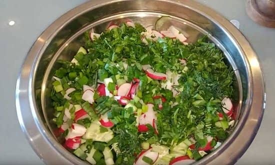 237a9dc91ccac16e71f3ca89300a4e85 Як швидко приготувати весняний салат зі свіжої капусти з редисом