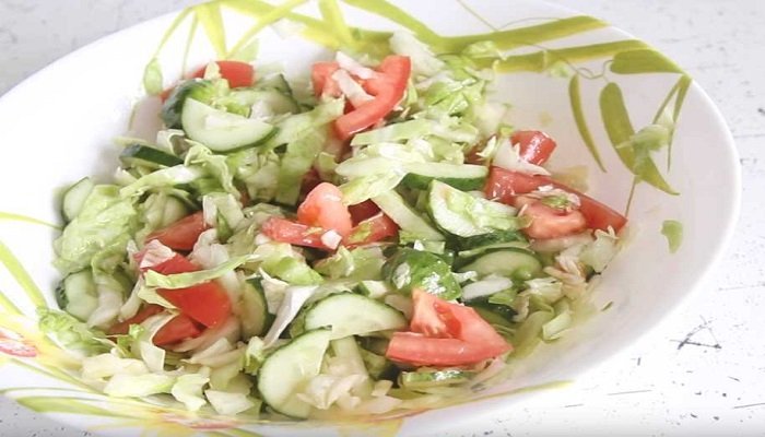 2b22204406383a2e706eb07f6f8ba651 Рецепт приготування дуже смачного весняного салат з капустою та огірками