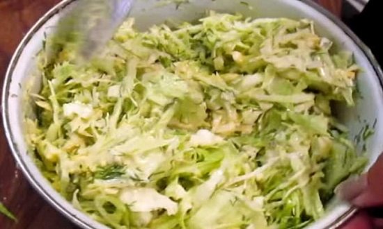 31895ae8be21bbdaa0615253d91bf1b6 Рецепт приготування дуже смачного весняного салат з капустою та огірками